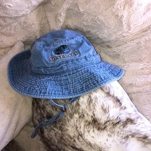 bucket hat